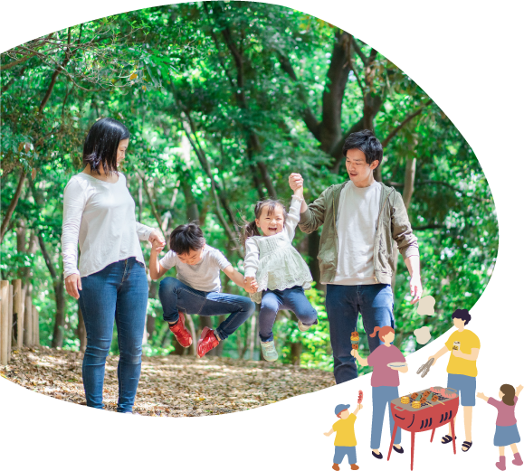 緑豊かな公園で遊ぶ家族